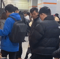上海地铁一男子多次骚扰导盲犬 女孩制止被骂一路