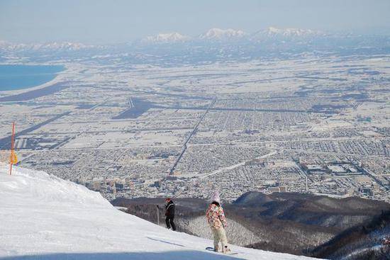 滑雪场关门企鹅运动不足 北海道这个冬季有点难