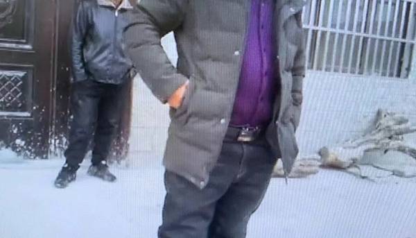 央视记者暗访安徽阜阳厕改乱象 被村干部抢夺手机