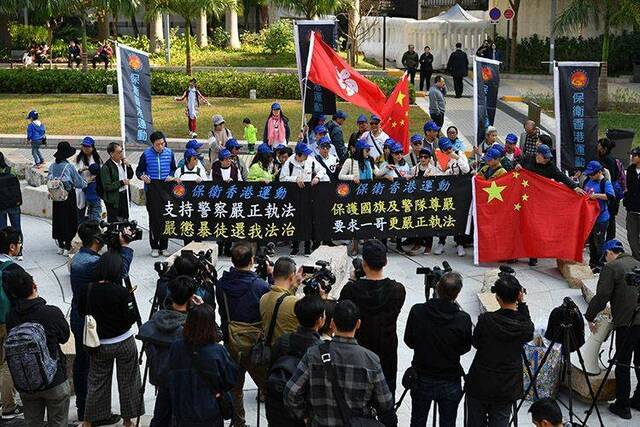 香港政治团体向警方请愿：维护国旗尊严 保护警队安全