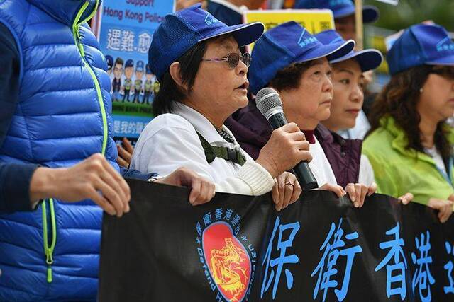 香港政治团体向警方请愿：维护国旗尊严 保护警队安全