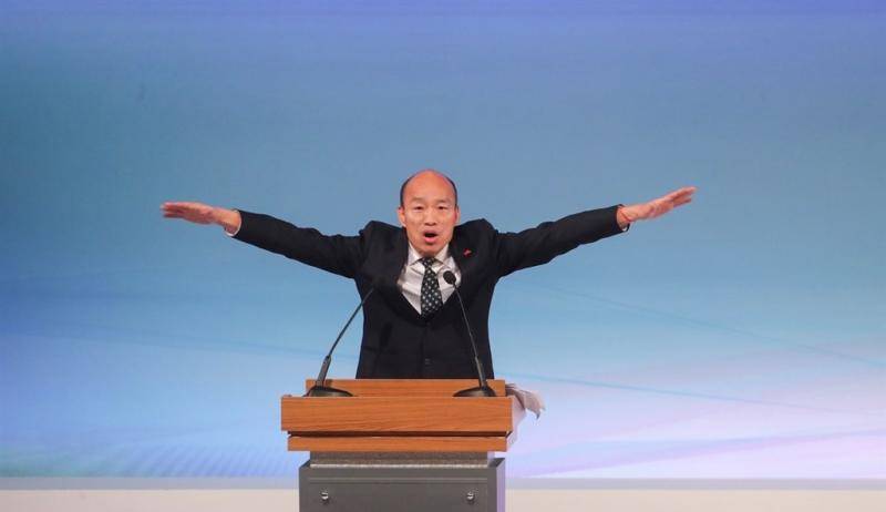 韩国瑜在辩论会上图自“中央社”