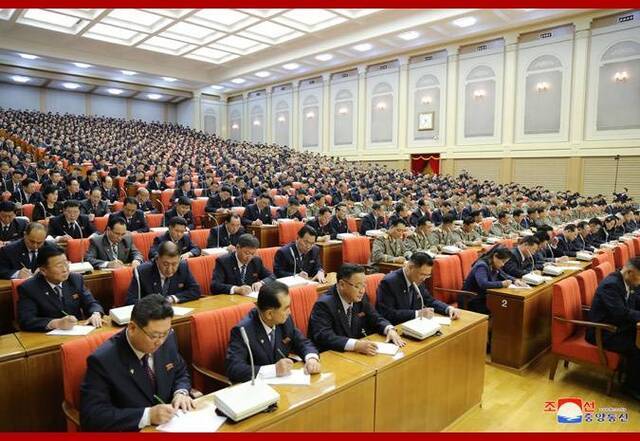 朝鲜劳动党七届五中全会召开 金正恩指导会议(图)
