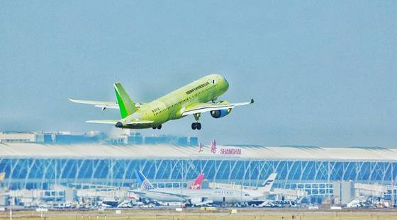 C919大型客机106架机完成首次飞行 项目正式进入“6机4地”大强度试飞阶段