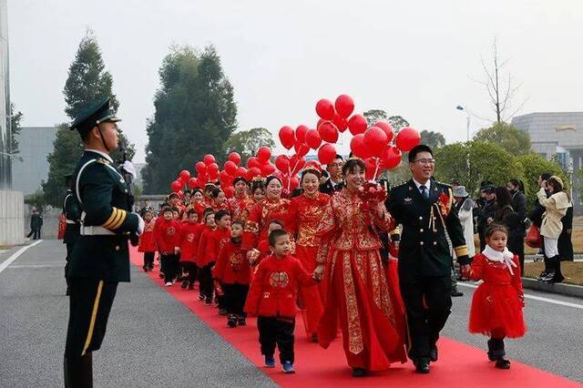 火箭军狂撒年度狗粮 李易峰现场被催婚