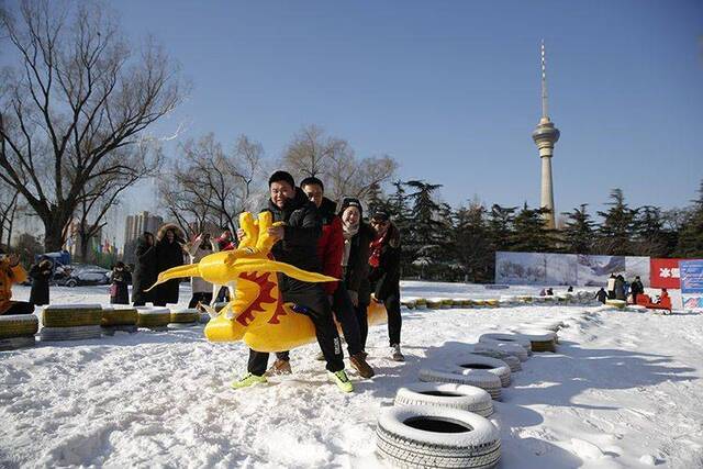 玉渊潭冰雪季开幕迎新年 冰场近十年首次开放