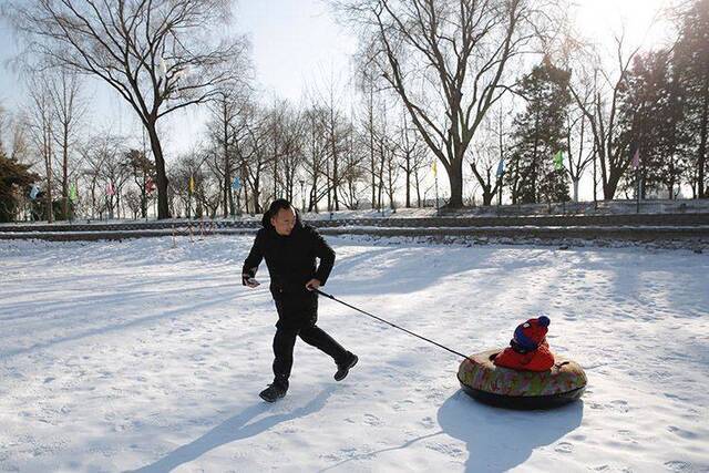 玉渊潭冰雪季开幕迎新年 冰场近十年首次开放