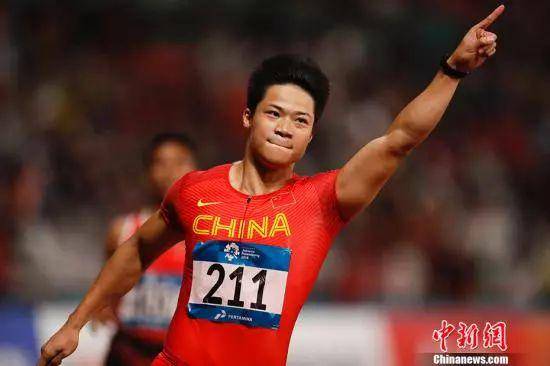资料图：苏炳添在亚运会田径男子百米项目中夺魁。中新社记者杜洋摄