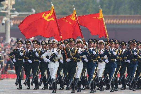 10月1日上午，庆祝中华人民共和国成立70周年大会在北京天安门广场隆重举行。图为行进中的仪仗方队。（任珑摄）