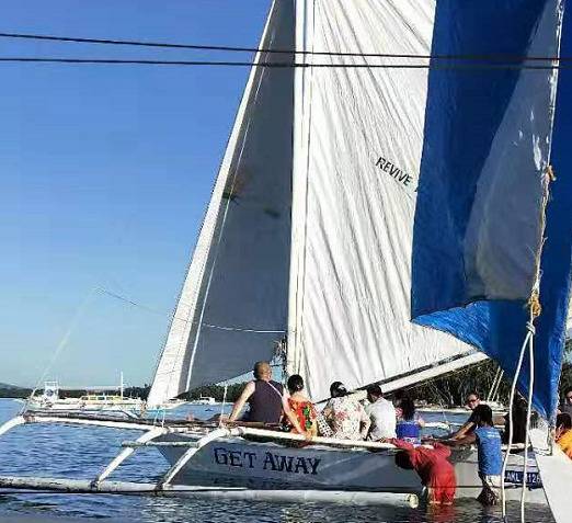 中国游客菲律宾溺亡，同行者称船上未配救生衣旅社应担责