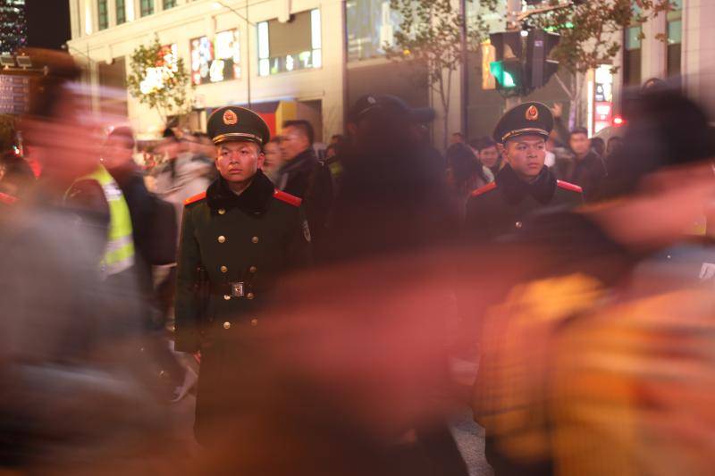 寒冷跨年夜，武警上海总队数千兵力守护申城安宁