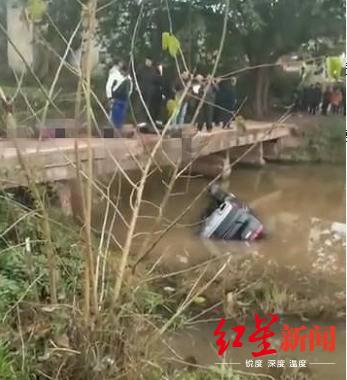 四川越野车坠河致全家5人死亡：事发桥禁车辆通行