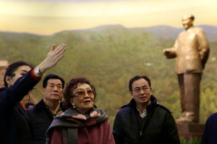 爱国将领张治中之女张素久参观香山革命纪念馆