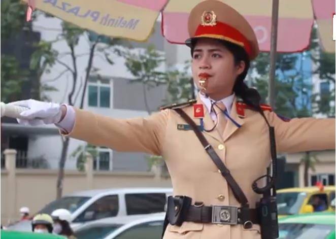 越南交警（图源：越南媒体）