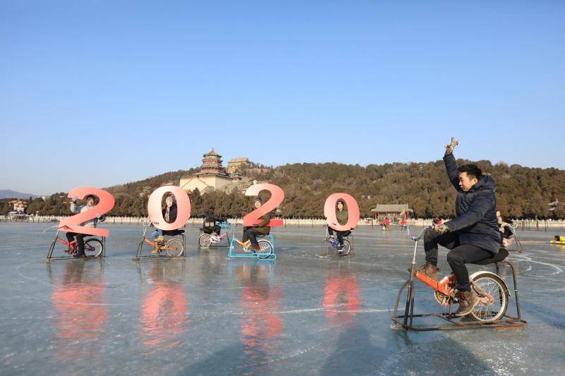 北京市内最大天然冰场今开放，元旦来颐和园昆明湖撒欢儿