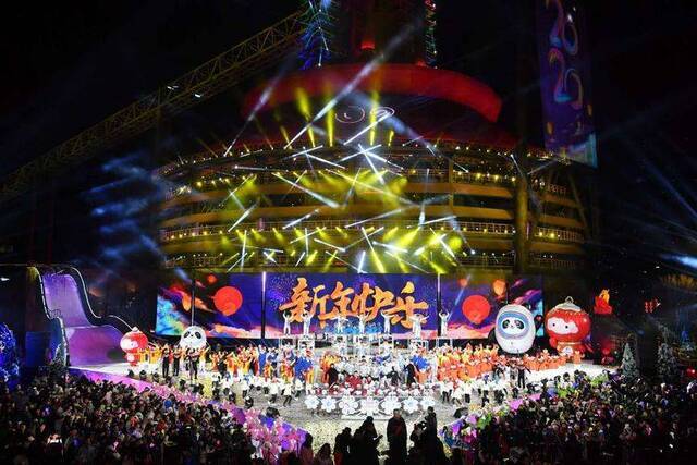 “新年快乐！”首钢园上演2020新年倒计时 组图