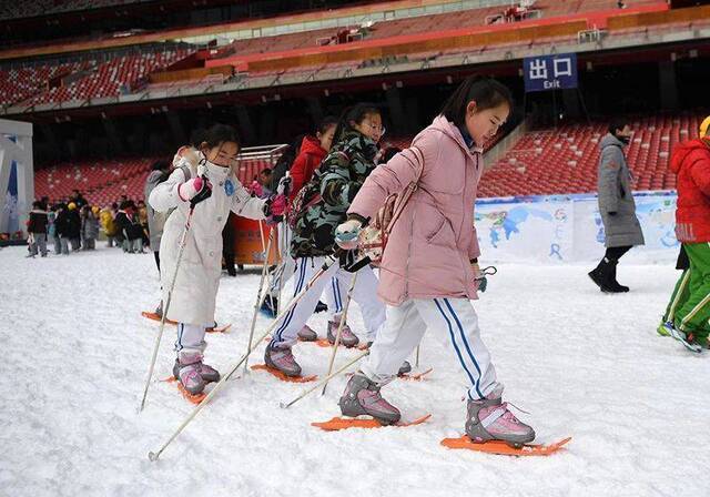 鸟巢欢乐冰雪季全面开放 20余项冰雪项目尽情玩