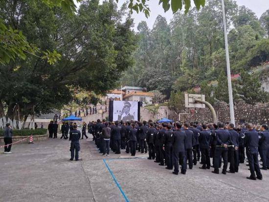 广东中山一民警在任务途中突发胸痛抢救无效牺牲