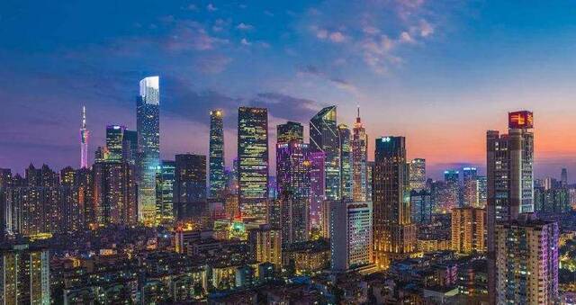 广东诞生第三座万亿级城市：顶级城市群必定是众星拱卫
