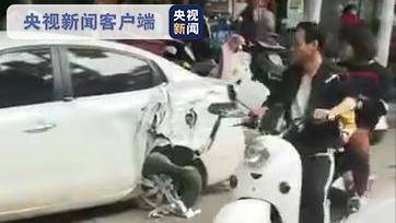 广西崇左一大型客车连撞数车 致1人死亡1人受伤