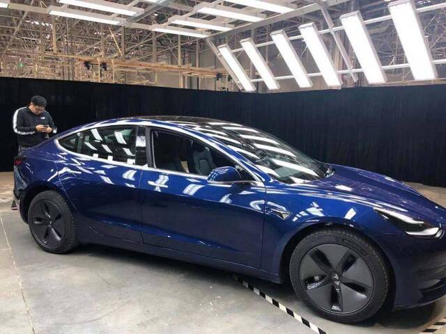 国产Model 3首次降价 补贴后跌破30万