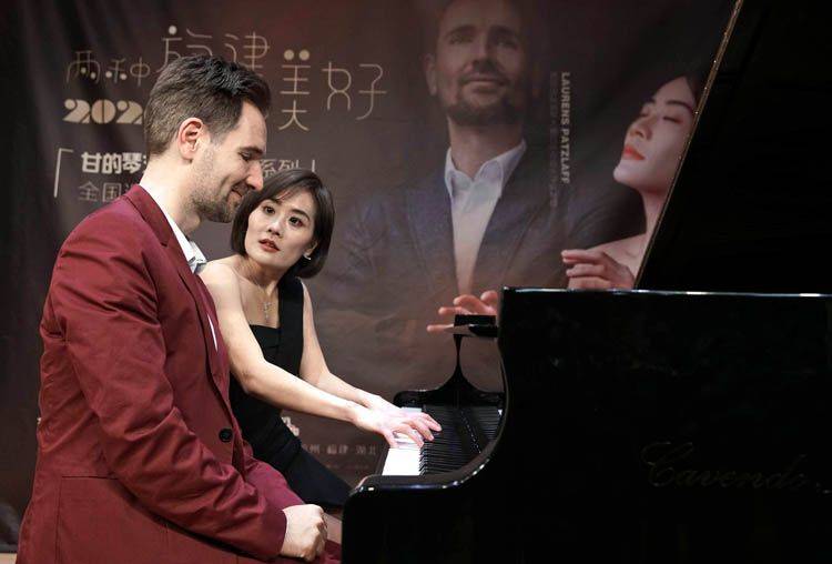 “走近大师 ”钢琴巡演启动 小乐迷与大师尽兴交流