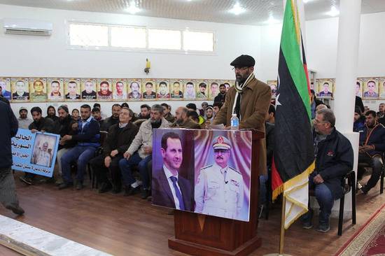 利比亚东部民众举行集会，支持哈夫塔尔和叙利亚总统阿萨德图源：社交媒体