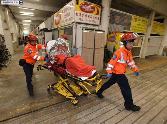 香港渔船沉没 7人获救1人仍在搜救中