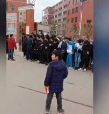 学生在校运会擂台上死亡 校方：戴了护具