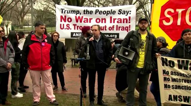 空袭伊朗“关键将军”后 华盛顿爆发反战抗议