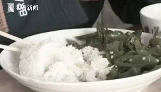 17岁男孩吃饭时哈哈大笑被呛 几天后肺“肿”了