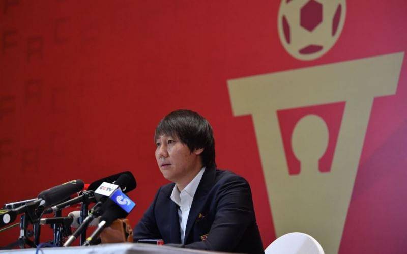 李铁表示归化球员也要承担压力。新京报记者吴江摄
