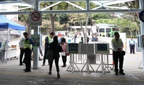 港铁大学站出口设闸机加强安保图源：港媒