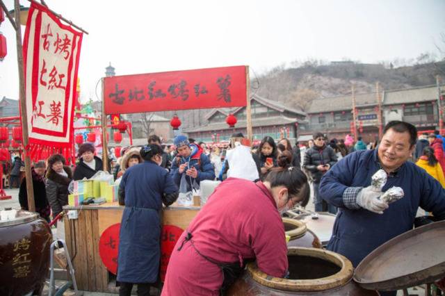 逛庙会、赏花灯、看民间花会，古北水镇长城庙会重拾年味