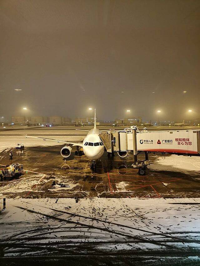 2020初雪（一）机场除雪保出行