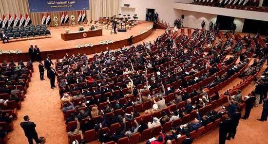 通过表决的伊拉克议会现场