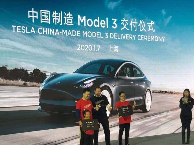 特斯拉向10位社会车主交付中国制造Model 3