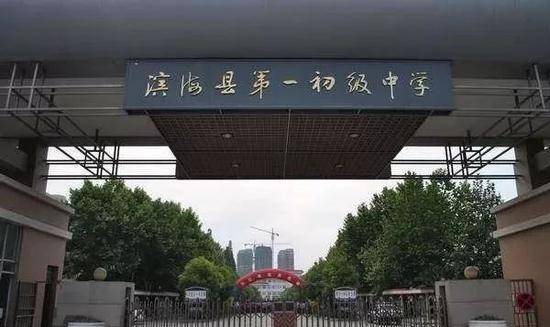 50名家长联名请愿让暴力老师“回归” 到底该不该