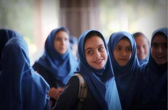 现在的伊朗女学生