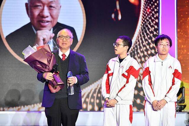 谷建芬、林书豪等获“2019全球华侨华人年度人物”