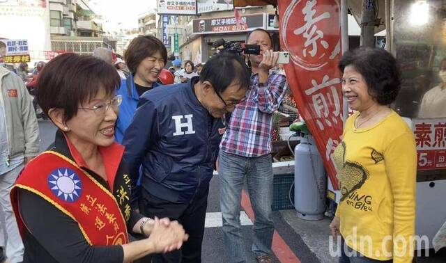 台音乐人赴台南陪洪秀柱拜票:因为她的勇气与坚持