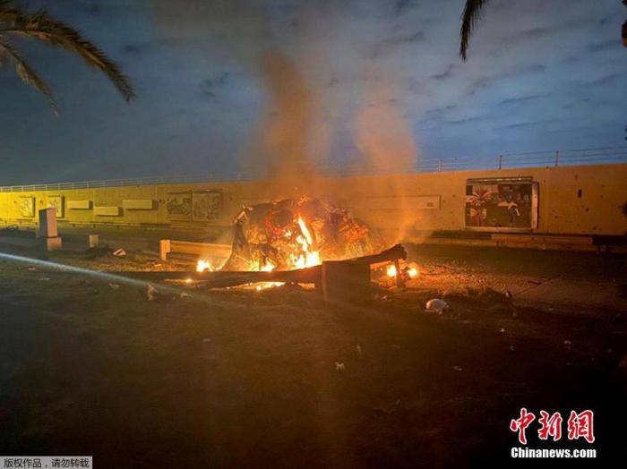 当地时间1月3日凌晨，伊拉克首都巴格达国际机场附近遭到3枚导弹袭击。来源：中新网