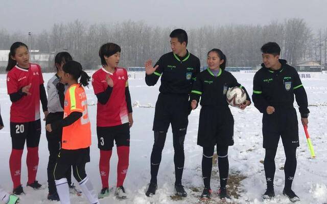 中国足球女裁判是怎样炼成的？这是一条别样的路