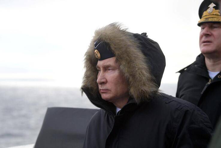 俄两大舰队会师黑海 普京观摩高超音速导弹试射