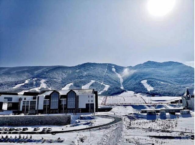 第六届全国大众冰雪季陕西鳌山举办，西北冰雪运动正火爆