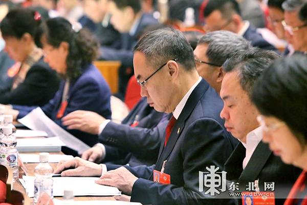 只争朝夕聚力干 不负韶华征新程——省政协十二届三次会议开幕侧记