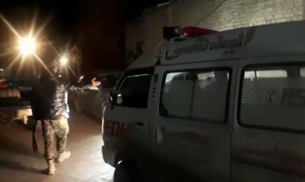 巴基斯坦一清真寺爆炸致12死12伤 现场一片狼藉
