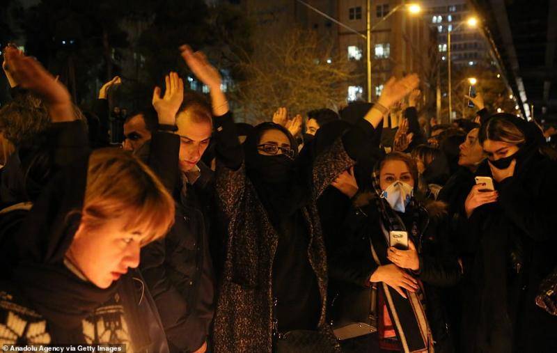 伊朗民众昨晚为遇难者守夜，图自Getty Images