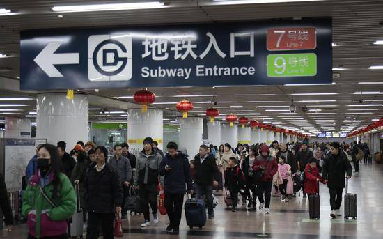 1月10日，北京西站地区起实现铁路、地铁安检互认。新京报记者王嘉宁摄