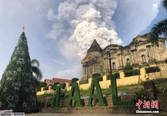 菲火山地震局（Philvocs）将火山警戒级别从3级升至4级，这意味着在未来数小时或数天内，该火山可能发生剧烈喷发。